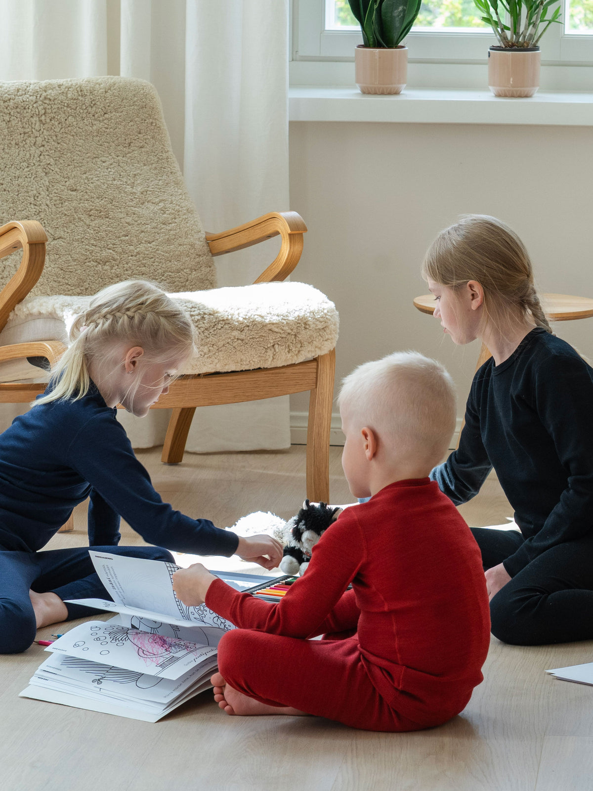 Ruskovilla lasten merinovillakerrastot punainen, sininen ja musta