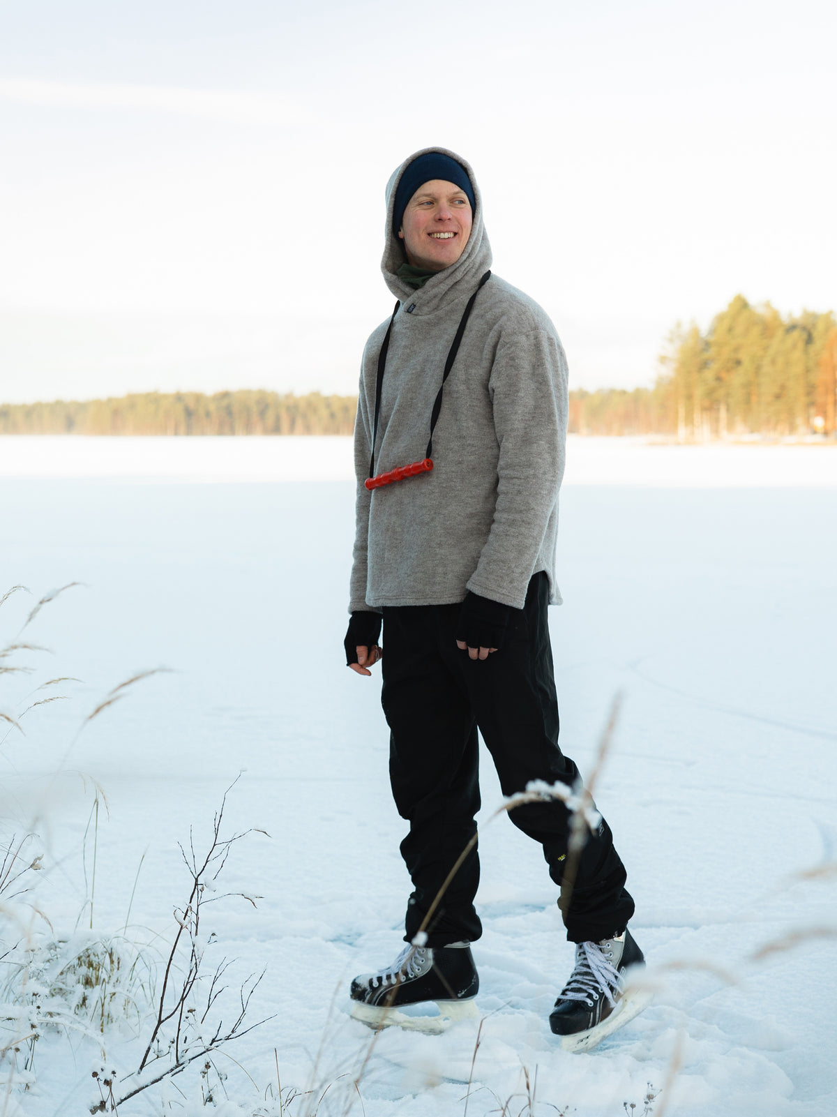 Greige villafleecehuppari, unisex, miehen päällä
